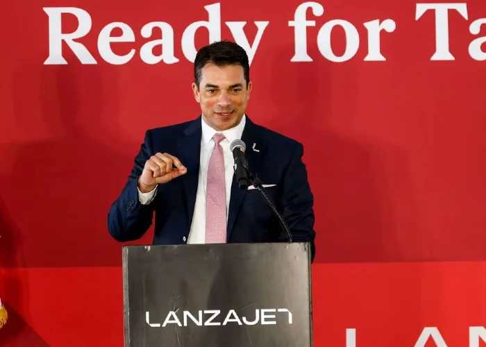 Photo taken of LanzaJet CEO Jimmy Samartzis at podium with red background.